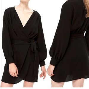 Topshop Bubble Statin Wrap Dress, Size 4, fits like an XS. Excellent condition!